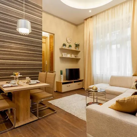 A_or_ B_luxflat_2br_2ba_vaci Street